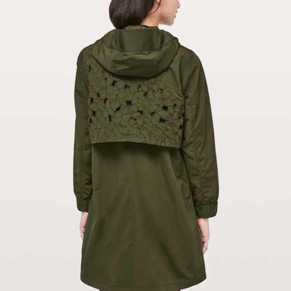 Women’s Lululemon coat size 6 - Picture 2 of 5